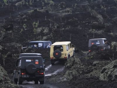 Black Lava Batur Expedition with Ford Everest